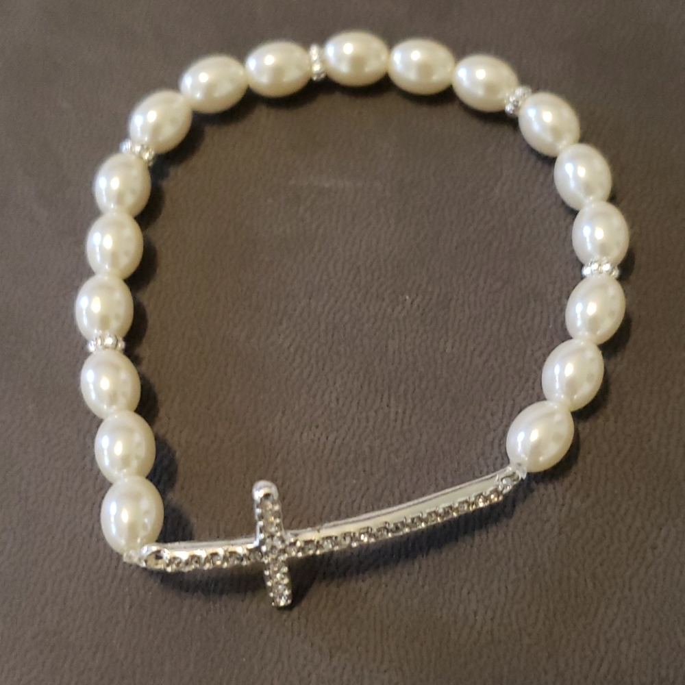 Classic Pearlesque stretch bracelet with pave